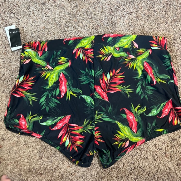 Torrid Tropical Swimsuit Set Racerback Top + High Waisted Shorts - Picture 13 of 15